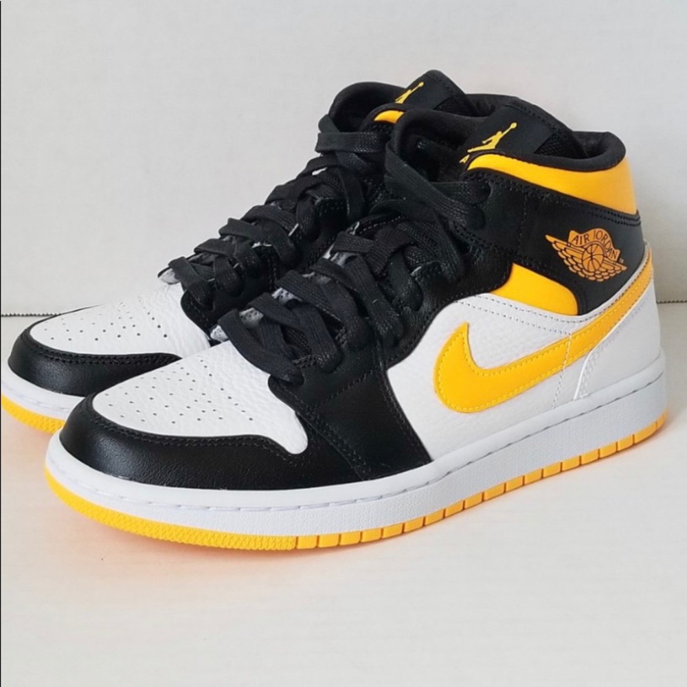 Jordan 1 mid se laser orange